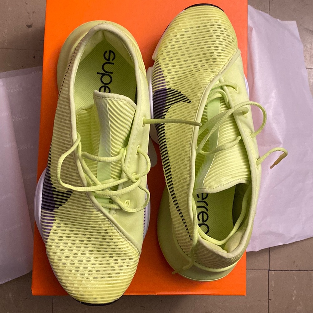 BRAND NEW NEVER WORN AIR ZOOM SUPERREP 2.0